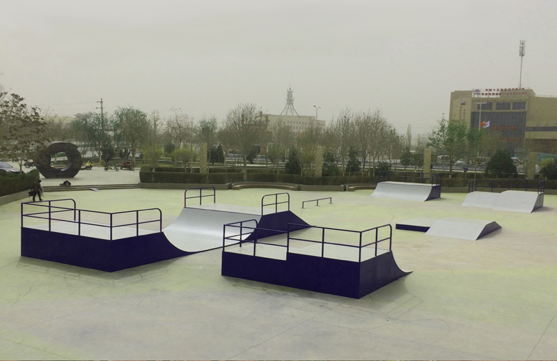 新疆若羌縣擁軍廣場極限運動場