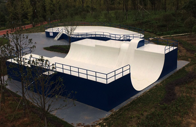 貴州省遵義市百草園旅游區極限運動場（大U槽區）