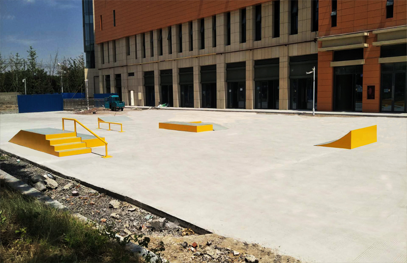 安徽省阜陽大學城商業(yè)廣場極限運動場