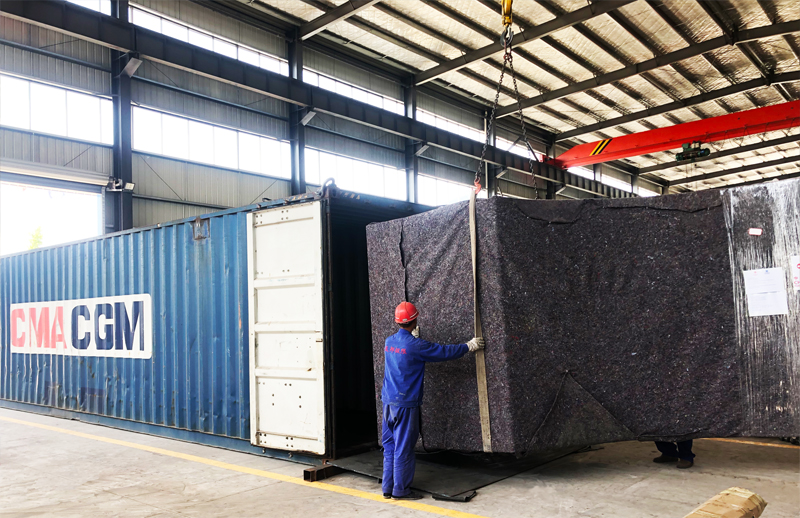 出口到突尼斯的極限運動設施正在裝箱外運